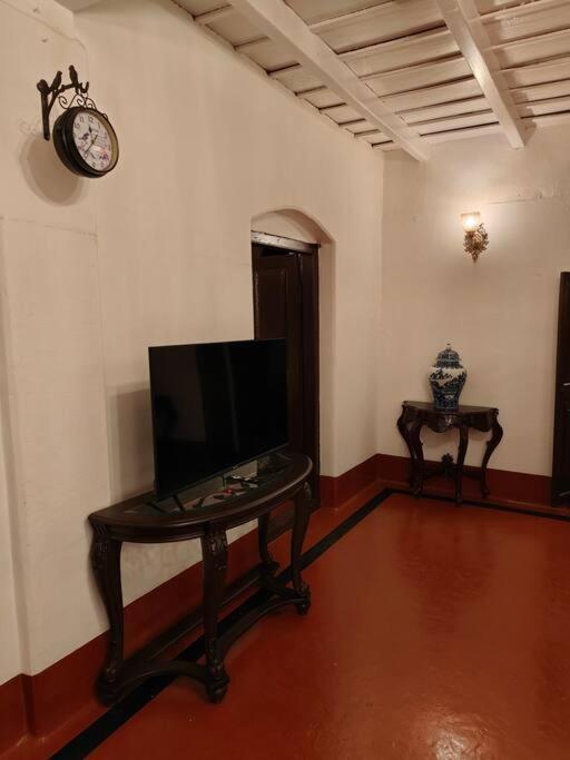 A Quaint Cottage With Rajah'S Seat View. マディケーリ エクステリア 写真