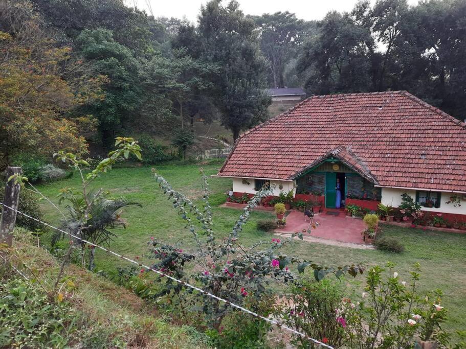 A Quaint Cottage With Rajah'S Seat View. マディケーリ エクステリア 写真